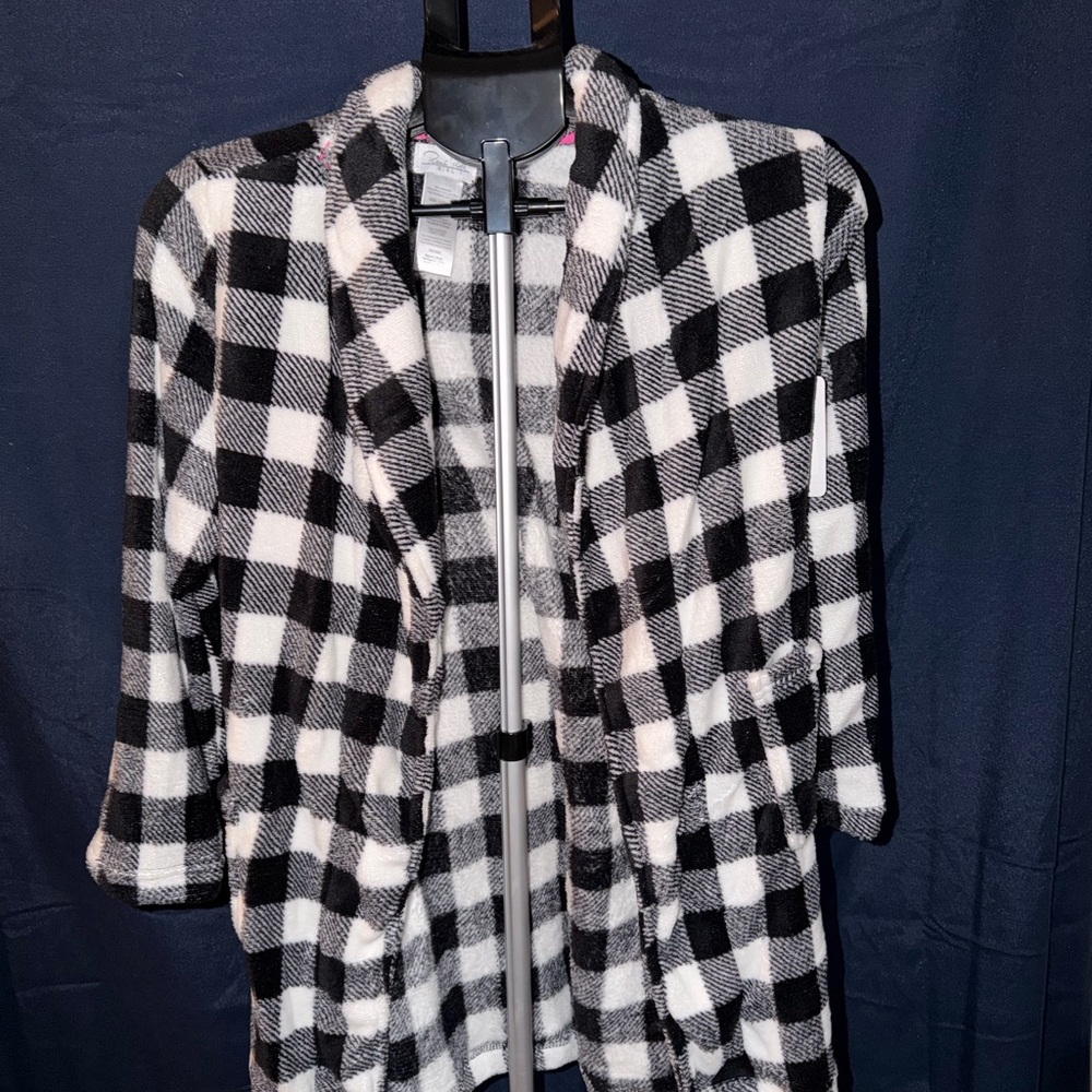 Chic Black and White Plaid girls size 10/12 robe with slippers